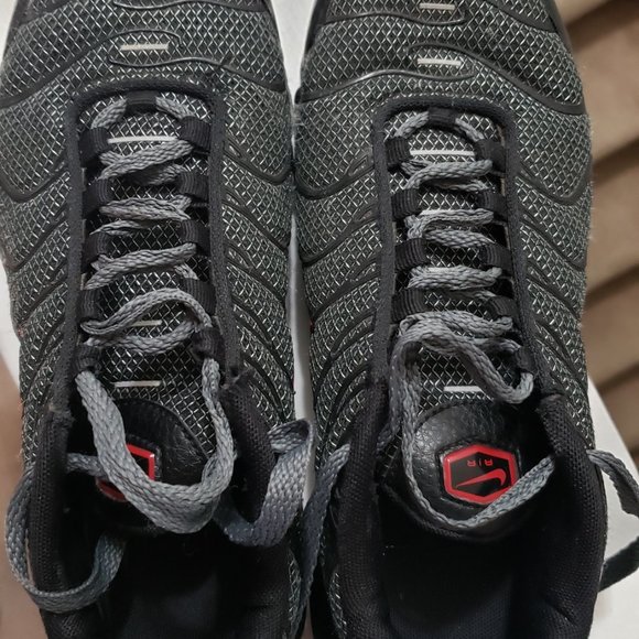 Kid's Nike Air Max Plus, Black University Red Reflective Silver (GS) - Picture 5 of 6